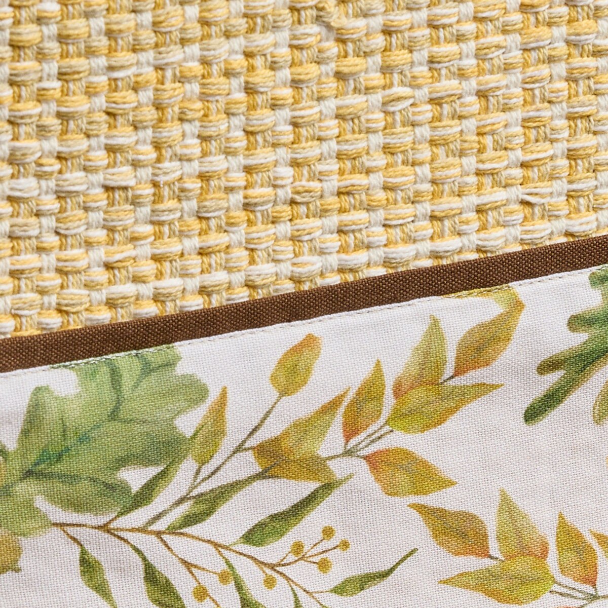 Oak Garland Border Table Runner 54'' Long