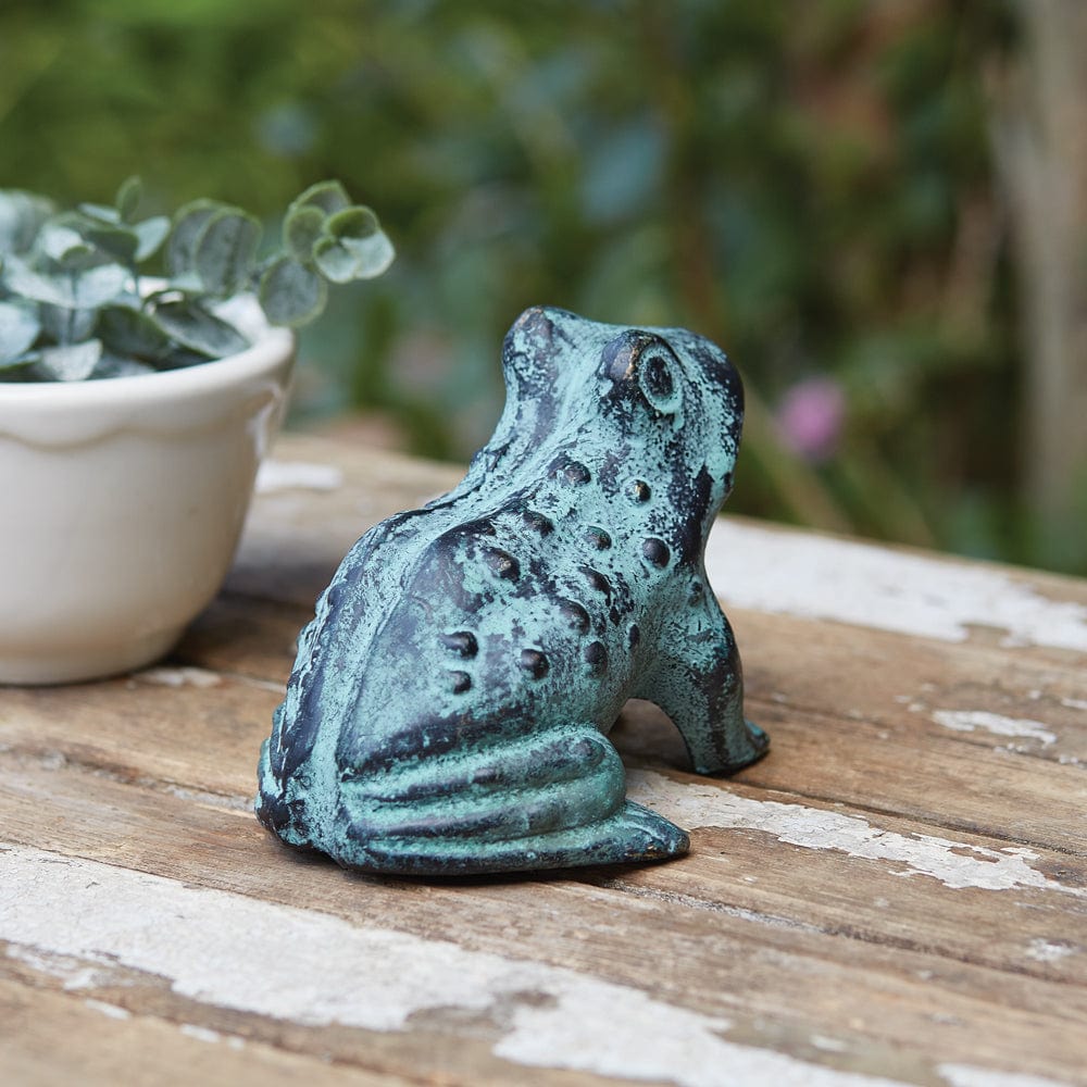 Cast Iron Frog Figurine / Paperweight