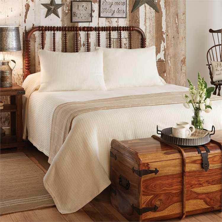 Farmington in Cream Bedspread Queen-Park Designs-The Village Merchant
