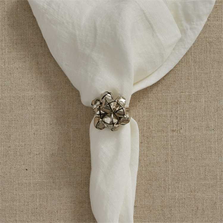 Park Designs Jingle bell cluster in Silver Napkin Ring Set of 2