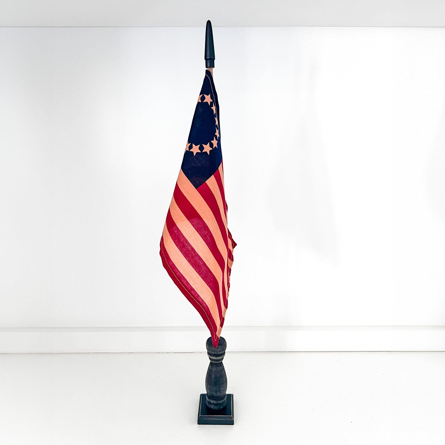 AMZFLAG Betsy Ross Flagge 1776 – 90 X 152 Cm, Tea Stained Vintage-Look | Bestickt & Wetterfest